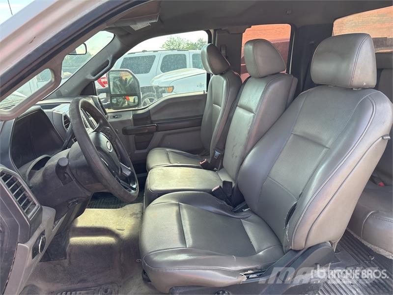 Ford F-250 4x2 Extended Cab Pickup (Inoperable) 其他