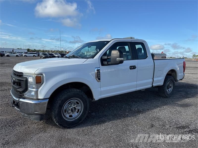 Ford F-250 4x2 Extended Cab Pickup Diger