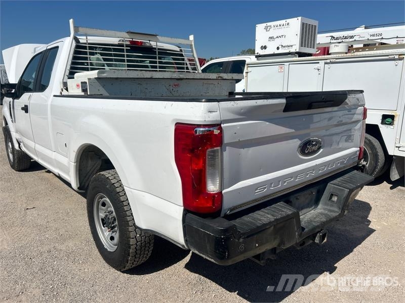 Ford F-250 4x2 Extended Cab Pickup 其他