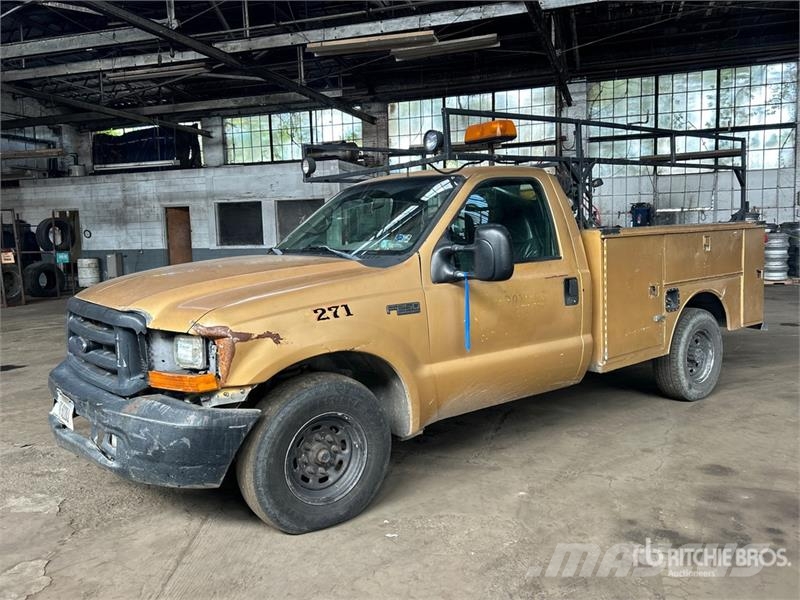 Ford F-250 4x2 Service Truck Camions et véhicules municipaux