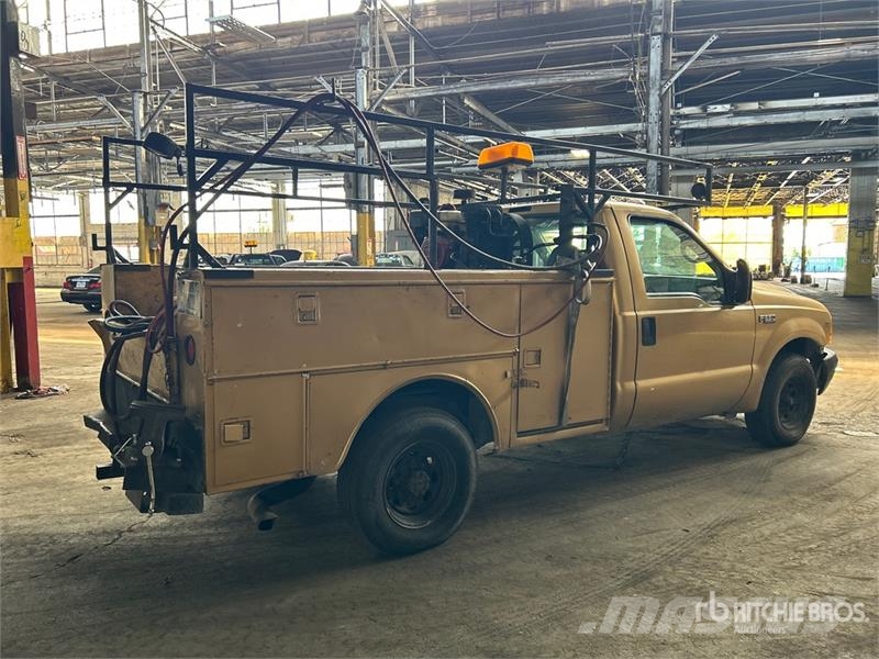 Ford F-250 4x2 Service Truck Camions et véhicules municipaux