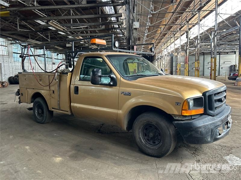Ford F-250 4x2 Service Truck Camions et véhicules municipaux