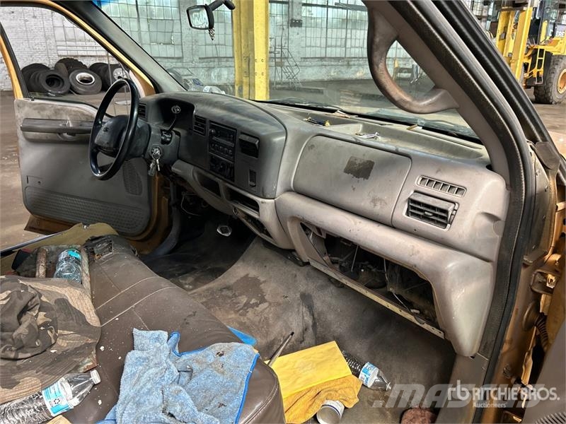 Ford F-250 4x2 Service Truck Camions et véhicules municipaux