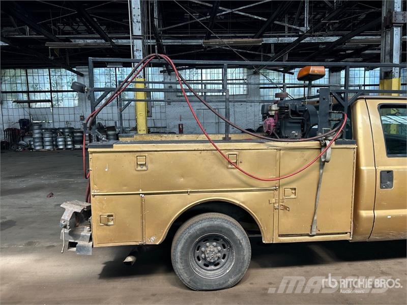 Ford F-250 4x2 Service Truck Camions et véhicules municipaux
