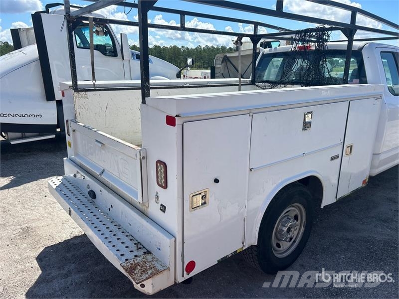 Ford F-250 4x2 Utility Truck Caja abierta/laterales abatibles