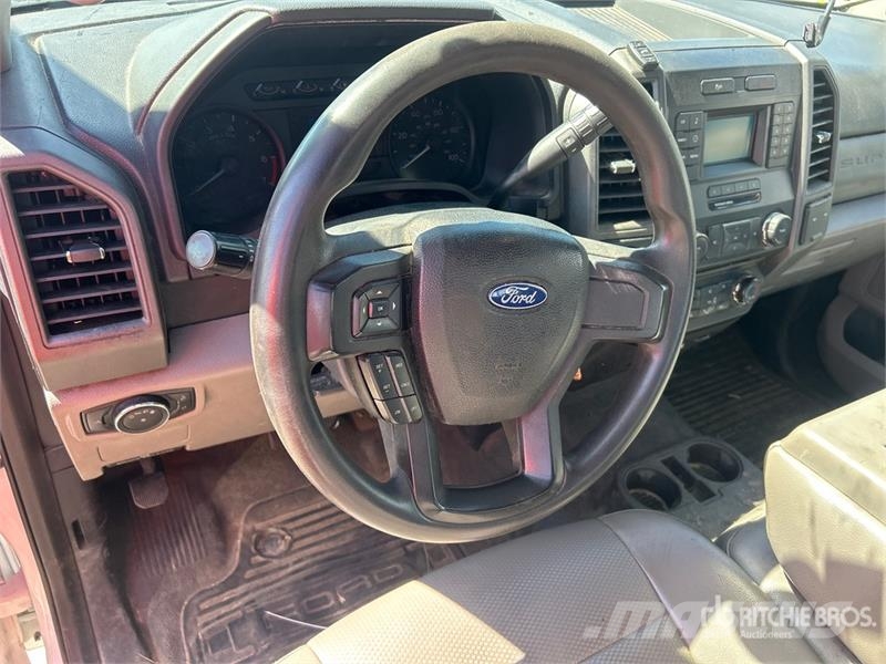 Ford F-250 4x2 Utility Truck Caja abierta/laterales abatibles