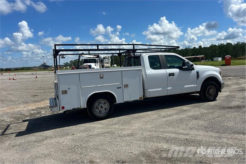 Ford F-250 4x2 Utility Truck Caja abierta/laterales abatibles