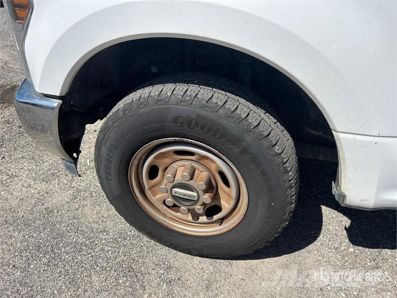 Ford F-250 4x2 Utility Truck Caja abierta/laterales abatibles