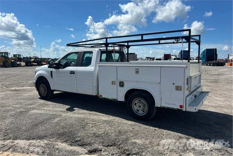 Ford F-250 4x2 Utility Truck Caja abierta/laterales abatibles