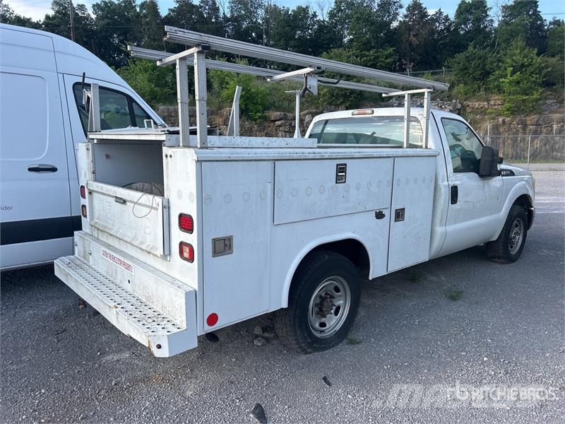 Ford F-250 4x2 Utility Truck (Inoperable) Pikapai / Bortiniai sunkvežimiai