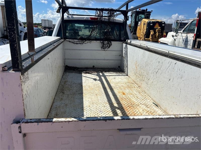 Ford F-250 4x2 Utility Truck Caja abierta/laterales abatibles