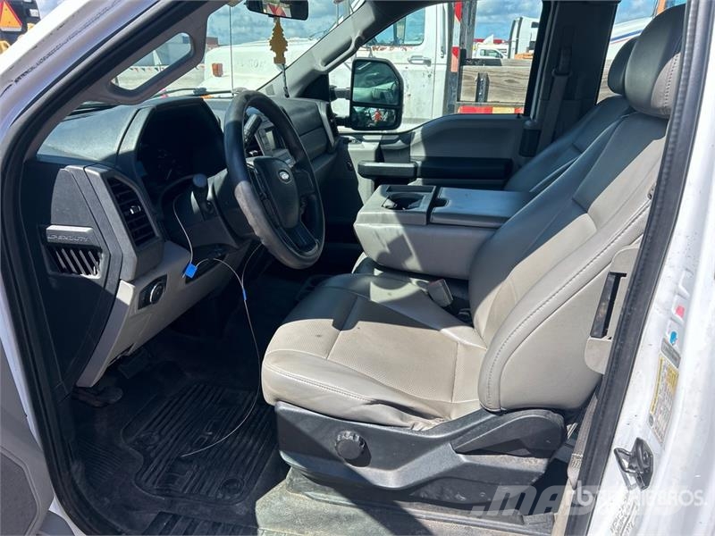 Ford F-250 4x2 Utility Truck Caja abierta/laterales abatibles
