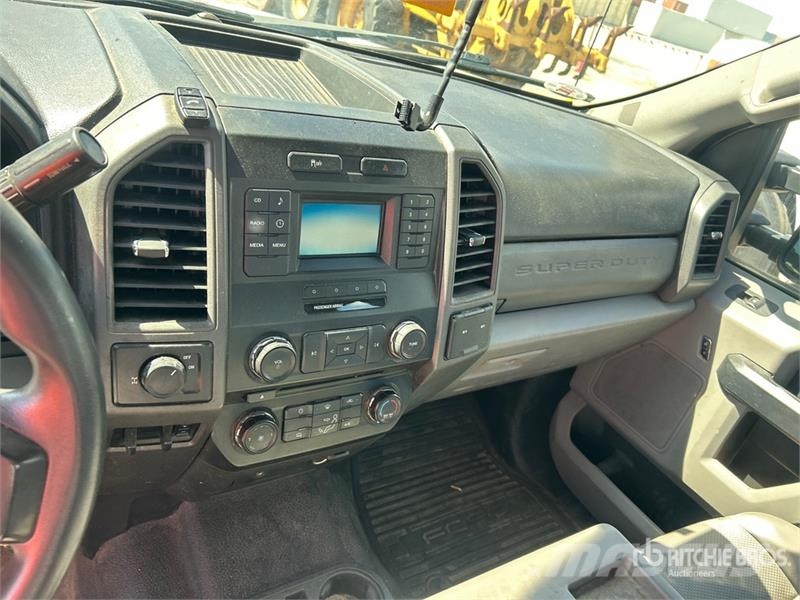 Ford F-250 4x2 Utility Truck Caja abierta/laterales abatibles