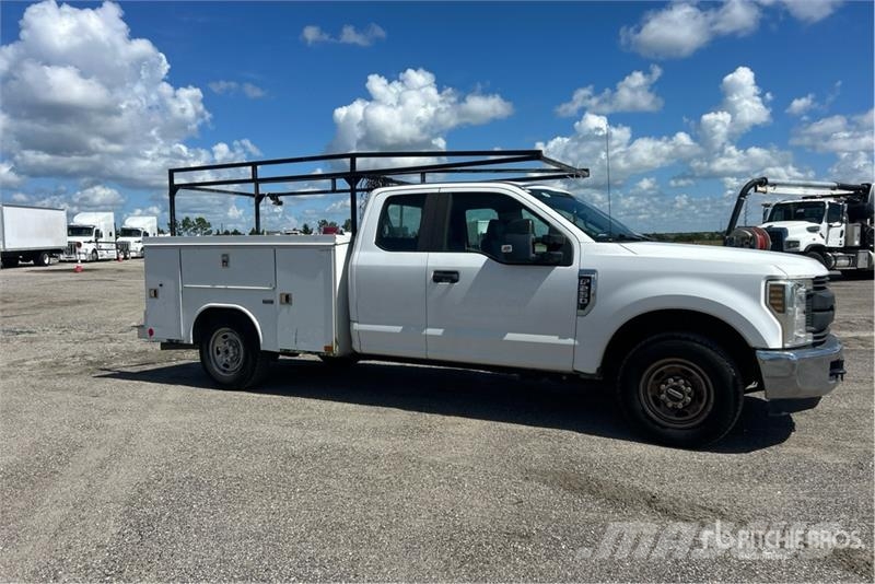 Ford F-250 4x2 Utility Truck Caja abierta/laterales abatibles