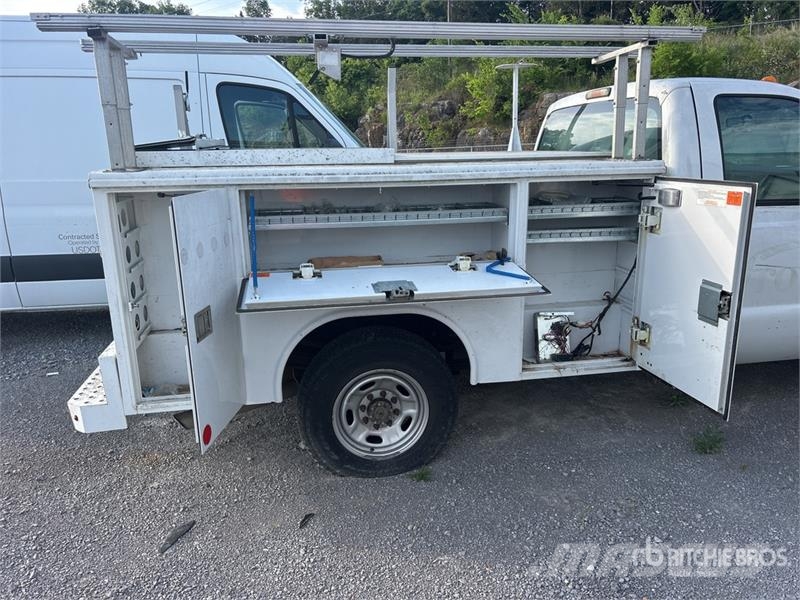 Ford F-250 4x2 Utility Truck (Inoperable) Pikapai / Bortiniai sunkvežimiai