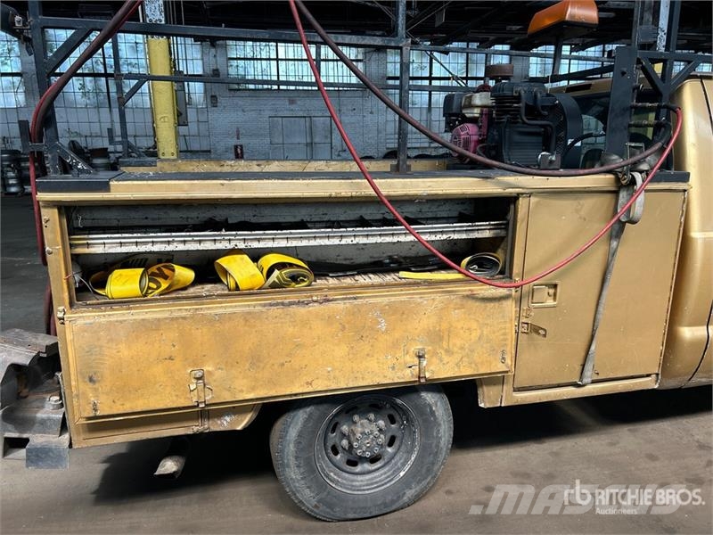 Ford F-250 4x2 Utility Truck Pick up/Dropside