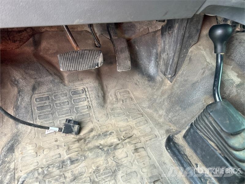 Ford F-250 4x4 Crew Cab Pickup (Inoperable) その他