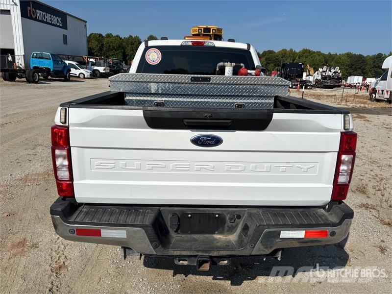 Ford F-250 4x4 Crew Cab Pickup Andere Transporter
