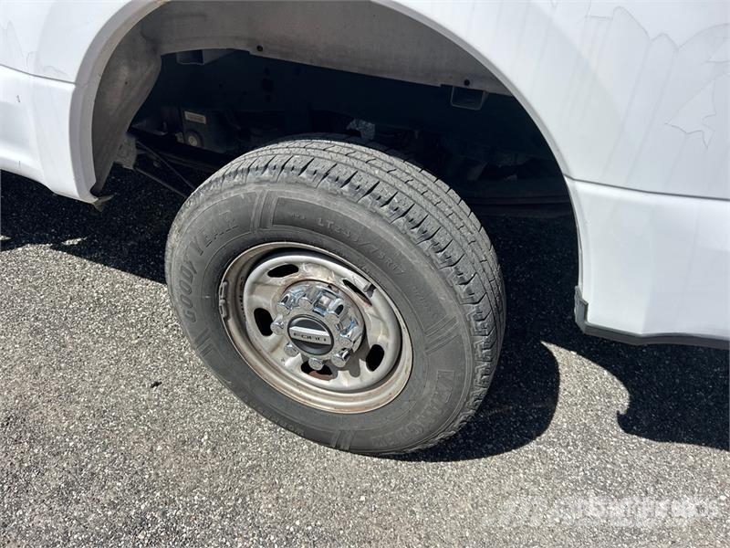 Ford F-250 4x4 Crew Cab Pickup Furgoni altro