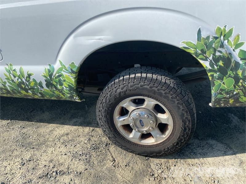 Ford F-250 4x4 Crew Cab Pickup Άλλα Vans