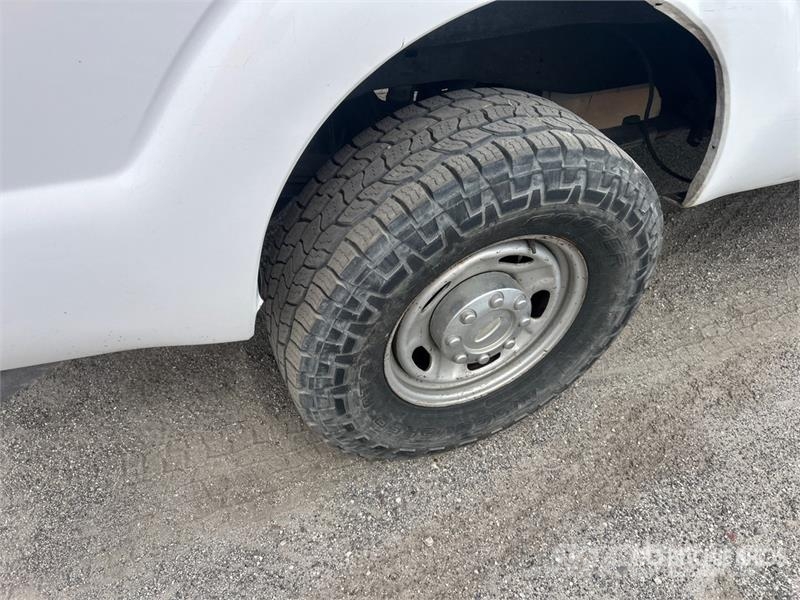 Ford F-250 4x4 Crew Cab Pickup (Inoperable) その他