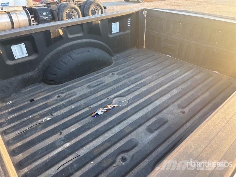Ford F-250 4x4 Crew Cab Pickup Други