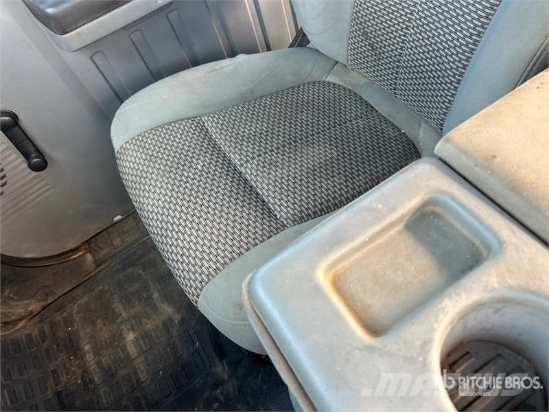 Ford F-250 4x4 Crew Cab Pickup Otras furgonetas