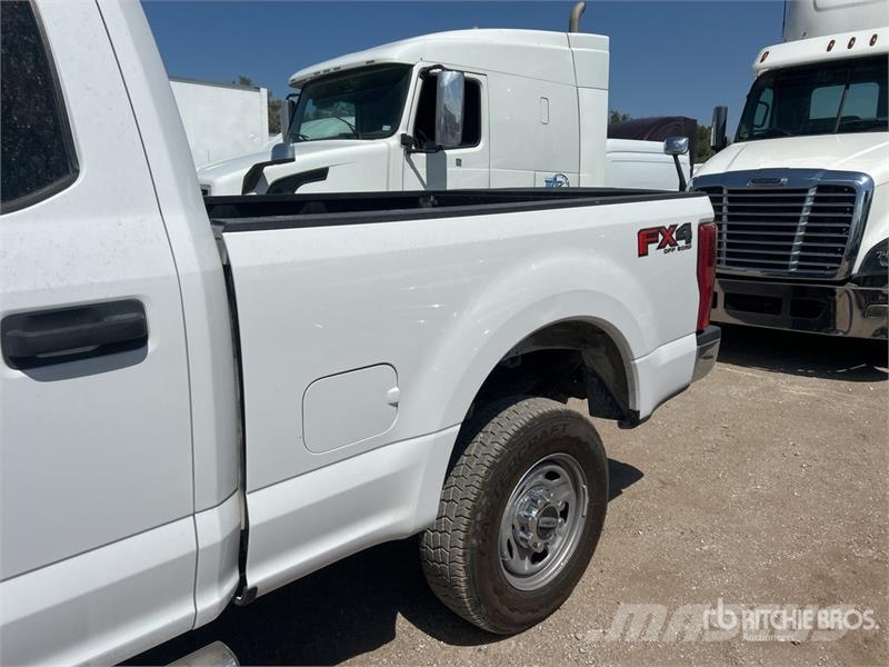 Ford F-250 4x4 Crew Cab Pickup Inne