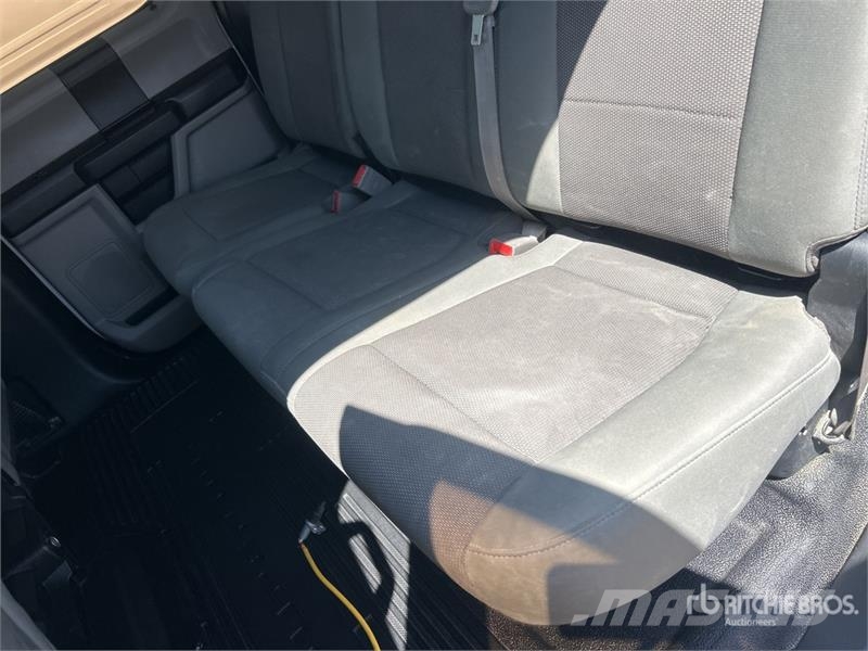 Ford F-250 4x4 Crew Cab Pickup Inne