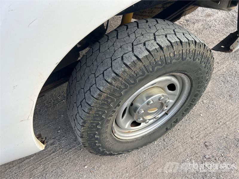 Ford F-250 4x4 Crew Cab Pickup Otras furgonetas