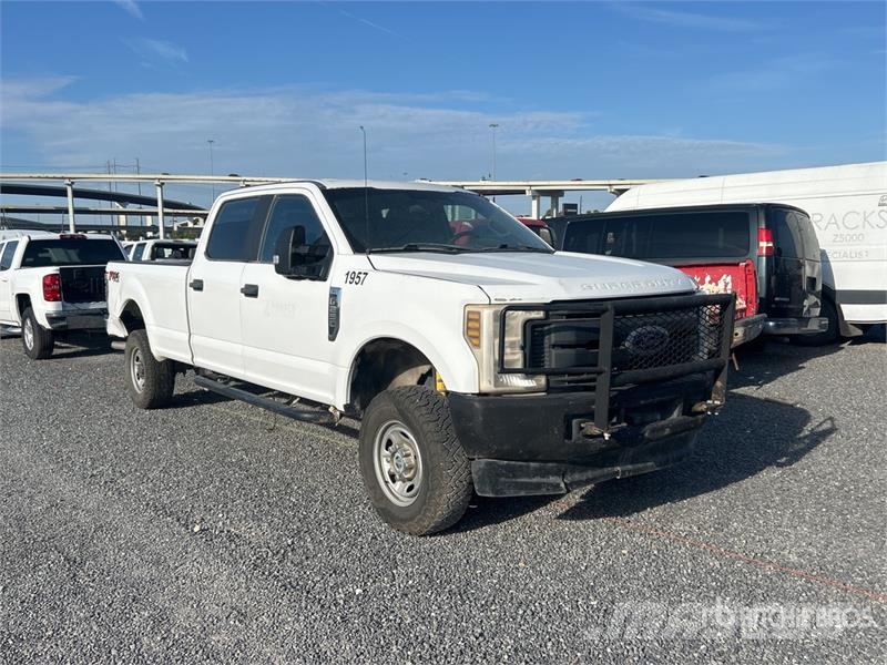 Ford F-250 4x4 Crew Cab Pickup Ostalo