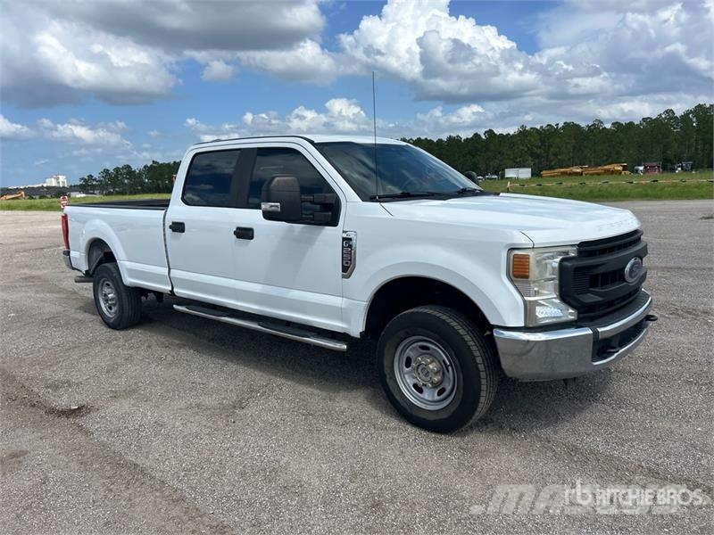 Ford F-250 4x4 Crew Cab Pickup 其他