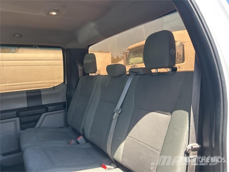 Ford F-250 4x4 Crew Cab Pickup Inne