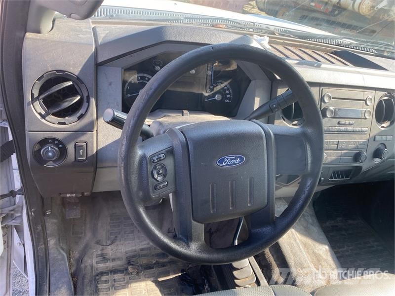 Ford F-250 4x4 Crew Cab Pickup Άλλα Vans