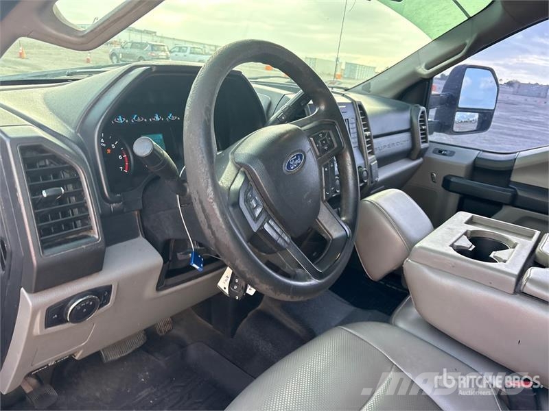 Ford F-250 4x4 Crew Cab Utility Truck Pick up/Dropside