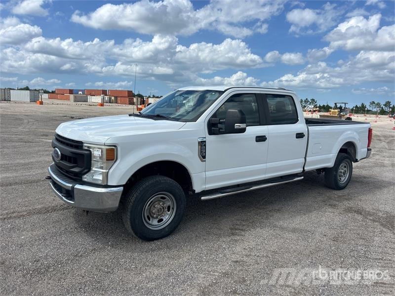 Ford F-250 4x4 Crew Cab Pickup 其他