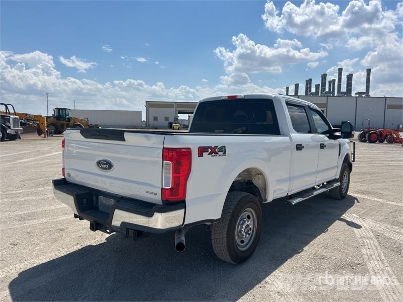 Ford F-250 4x4 Crew Cab Pickup Inne