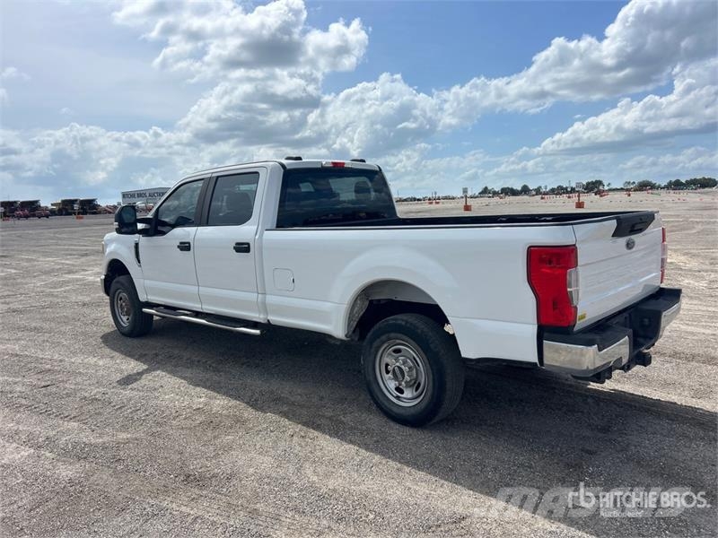 Ford F-250 4x4 Crew Cab Pickup 其他