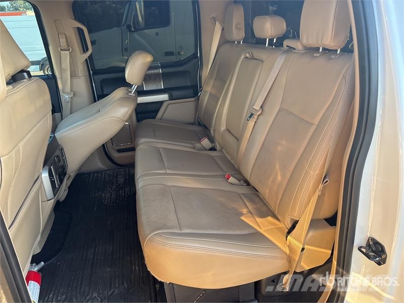 Ford F-250 4x4 Crew Cab Pickup Други