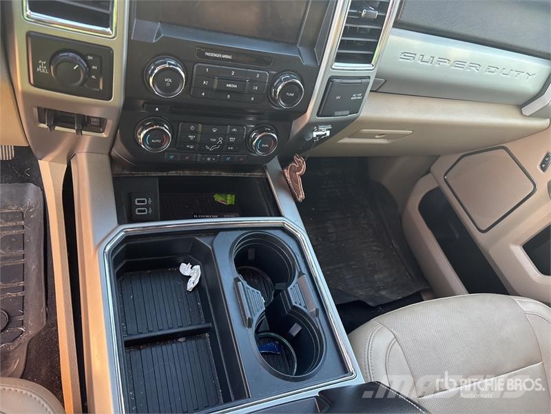 Ford F-250 4x4 Crew Cab Pickup Други