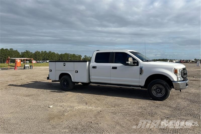 Ford F-250 4x4 Crew Cab Utility Truck Pick up/Dropside