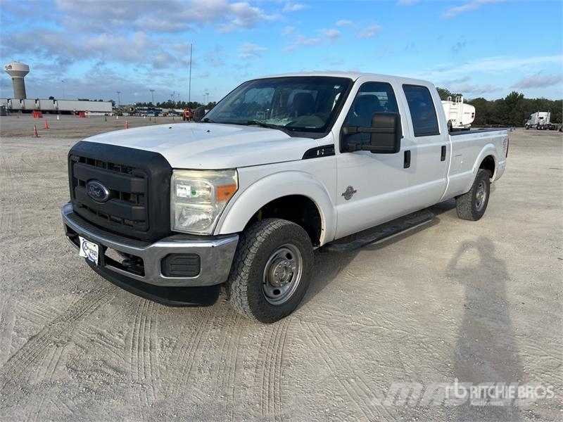 Ford F-250 4x4 Crew Cab Pickup Otras furgonetas