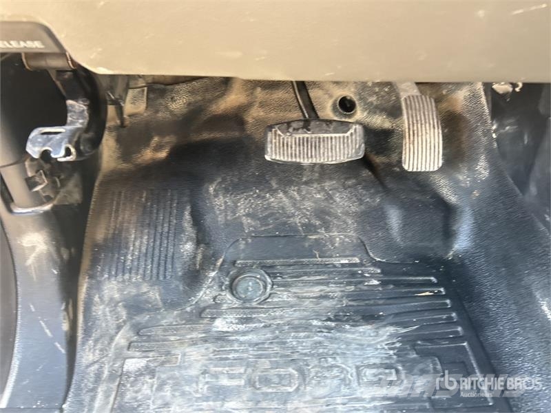 Ford F-250 4x4 Crew Cab Pickup Inne