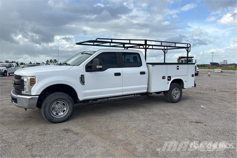 Ford F-250 4x4 Crew Cab Utility Truck Pick up/Dropside