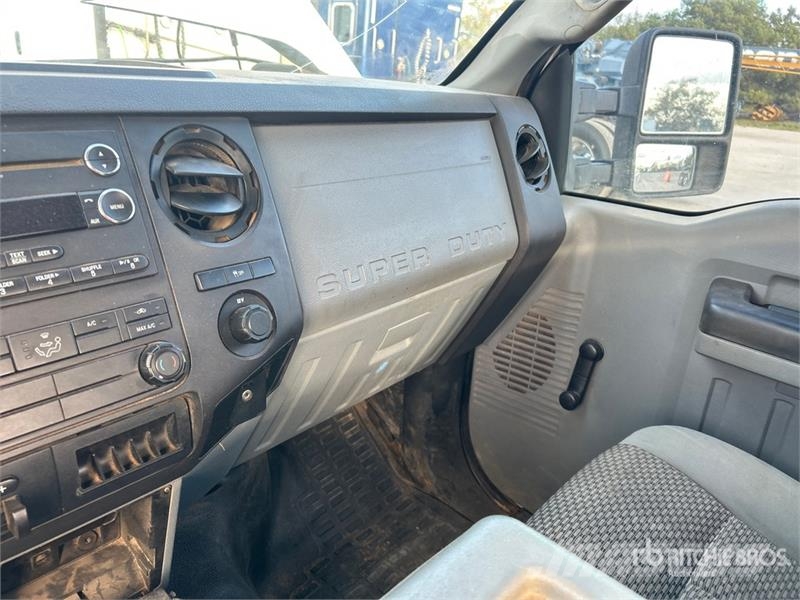 Ford F-250 4x4 Crew Cab Pickup Otras furgonetas