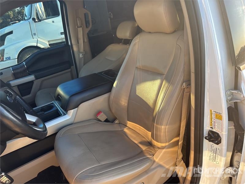 Ford F-250 4x4 Crew Cab Pickup Други