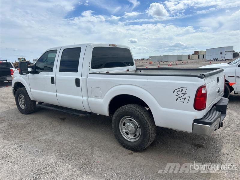 Ford F-250 4x4 Crew Cab Pickup (Inoperable) その他