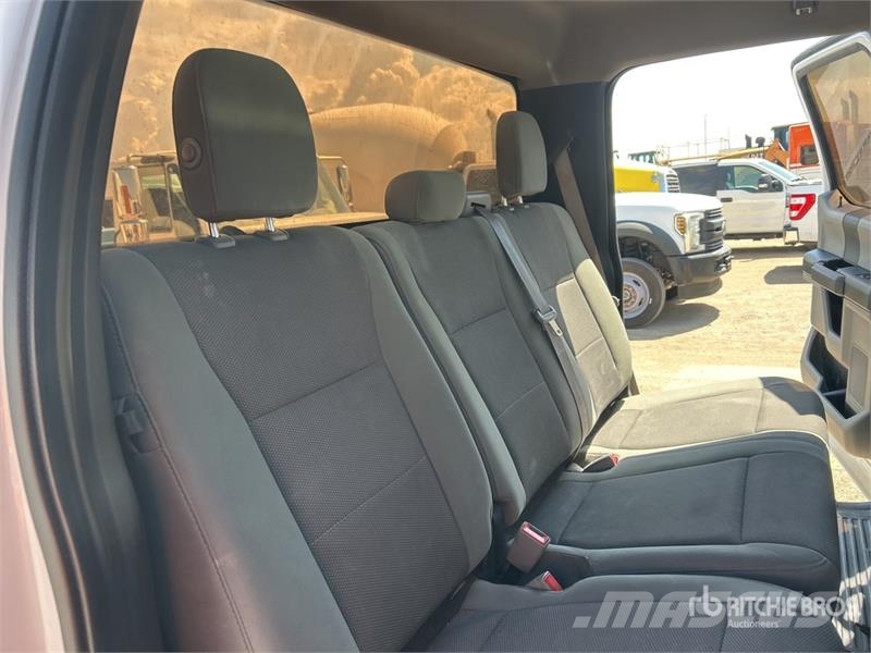Ford F-250 4x4 Crew Cab Pickup Inne