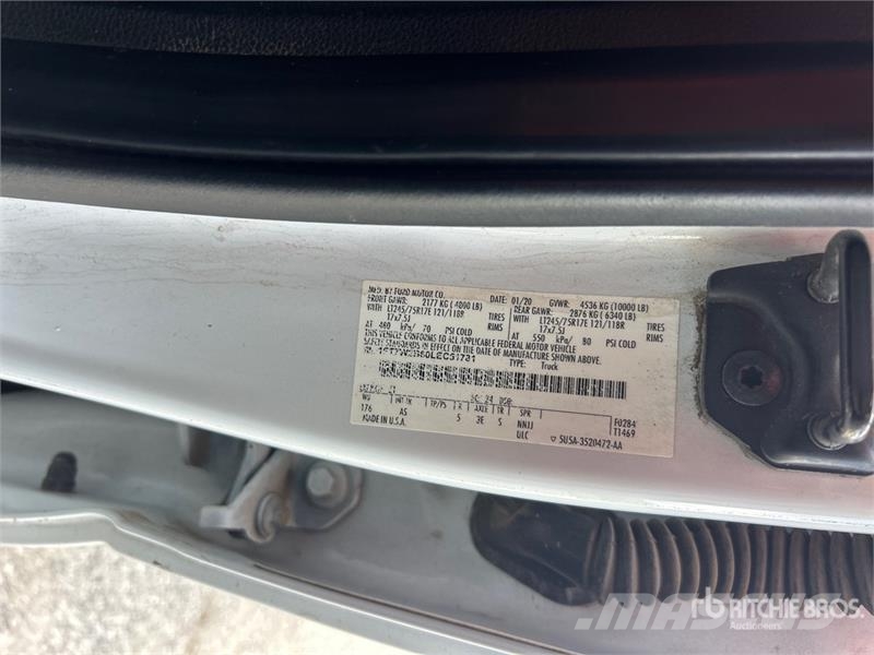 Ford F-250 4x4 Crew Cab Pickup 其他