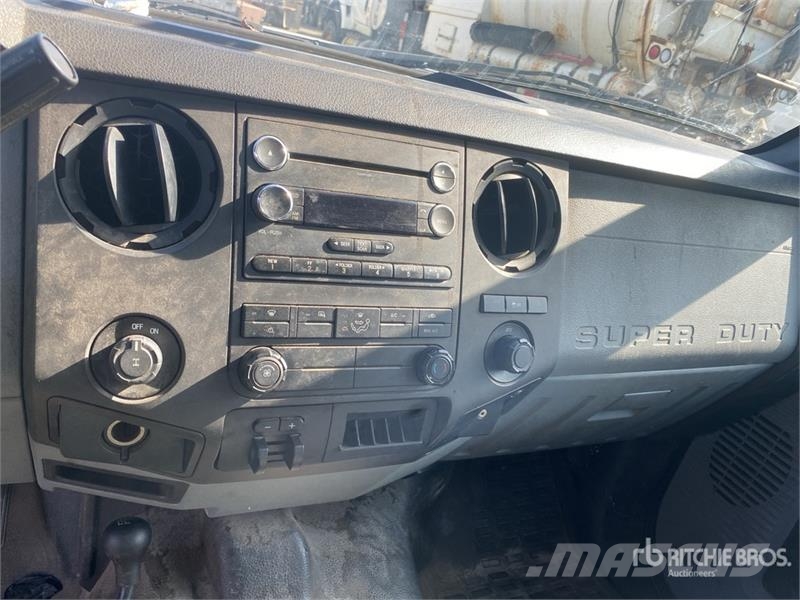 Ford F-250 4x4 Crew Cab Pickup Άλλα Vans